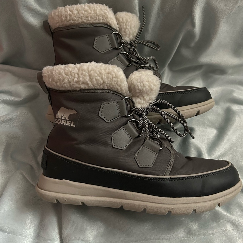 Sorel Women's Black and Cream Winter Boots